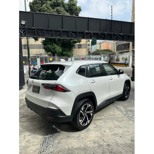 Toyota Yaris Cross 2025 Blanco Caracas