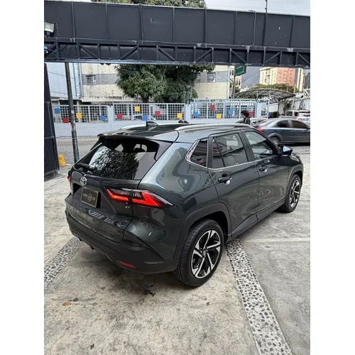 Toyota Yaris 2024 Verde Caracas