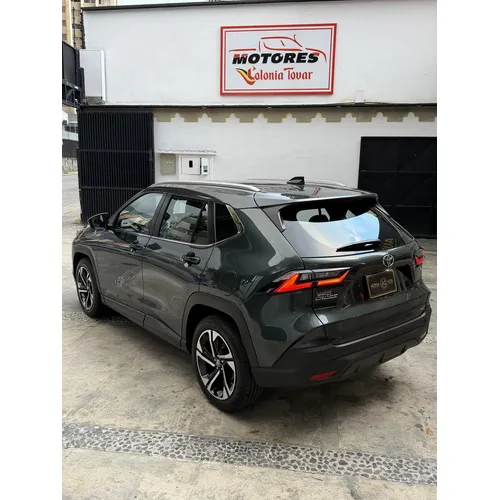 Toyota Yaris 2024 Verde Caracas