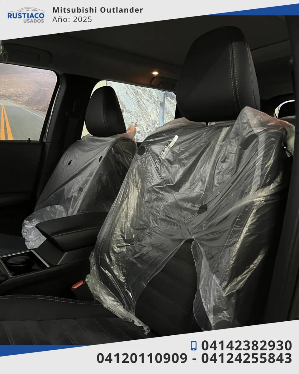 camioneta 2025 Mitsubishi Outlander negro6