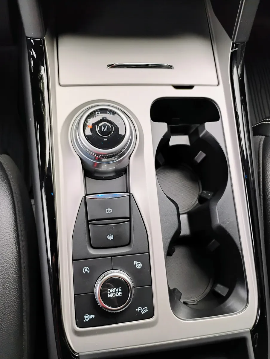 camioneta Ford Explorer suv 2023 blanco12