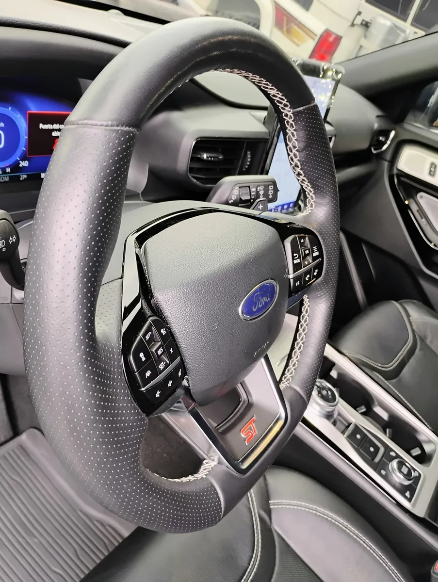 camioneta Ford Explorer suv 2023 blanco13