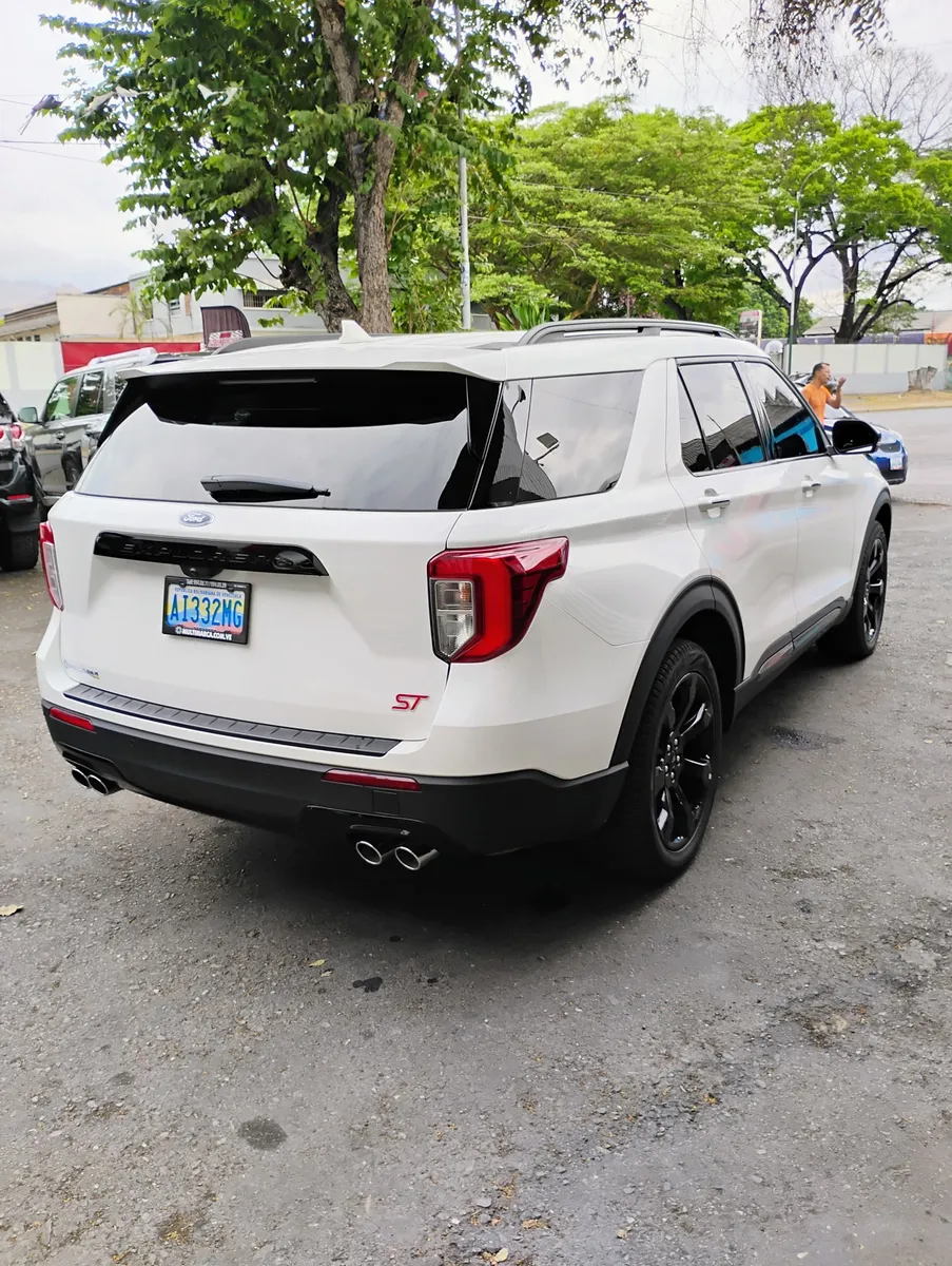 Ford Explorer ST 2023 Blanco Maracay
