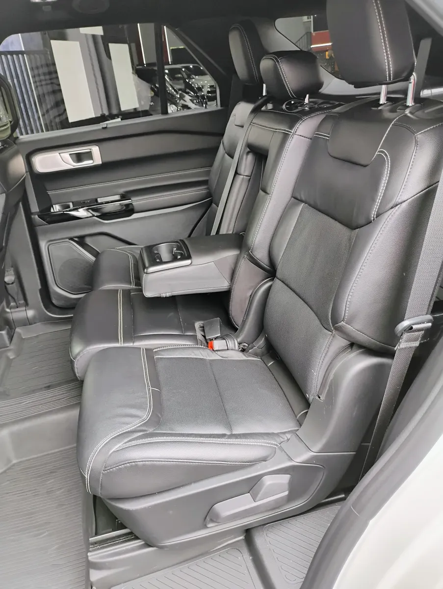 camioneta Ford Explorer suv 2023 blanco8