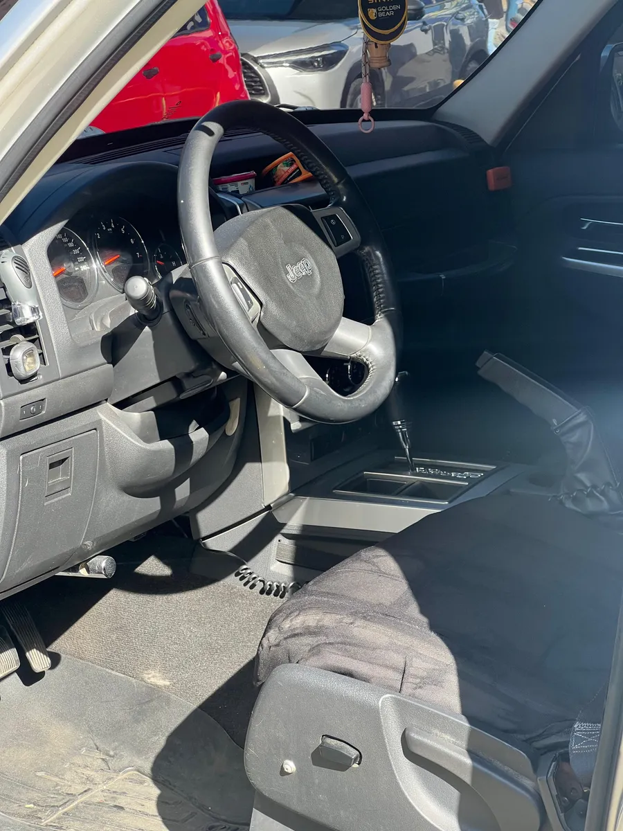 Jeep Cherokee kk 2009 Plateado Caracas