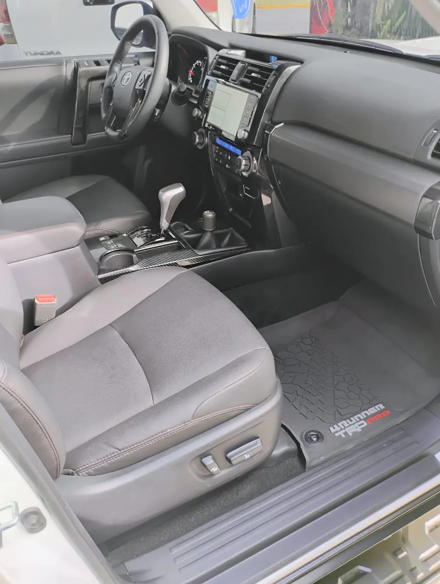 camioneta Toyota 4runnner Trd 2023 blanco9