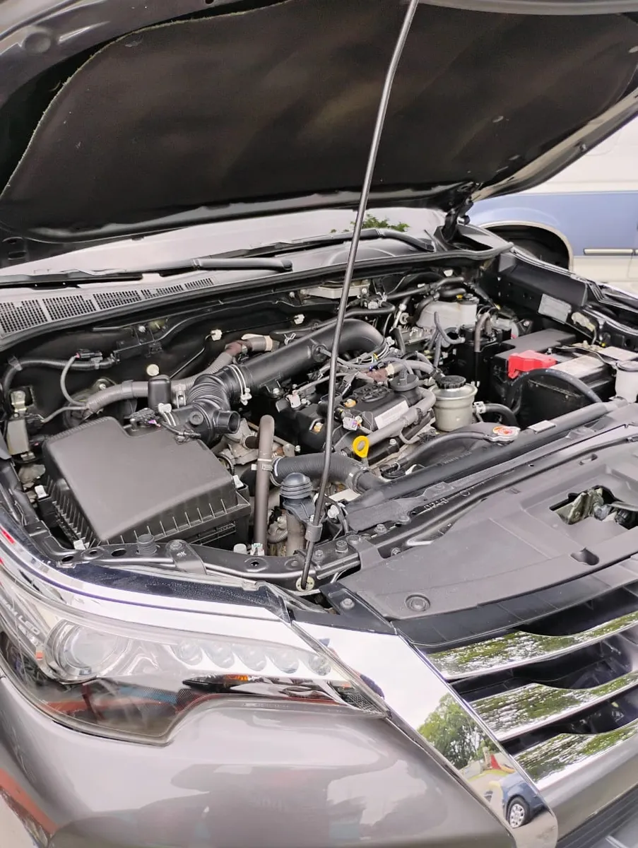 camioneta Toyota Fortuner 2021 gris13