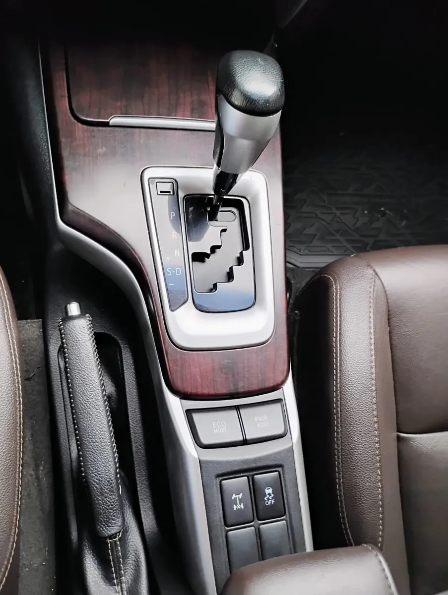 camioneta Toyota Fortuner 2021 gris7