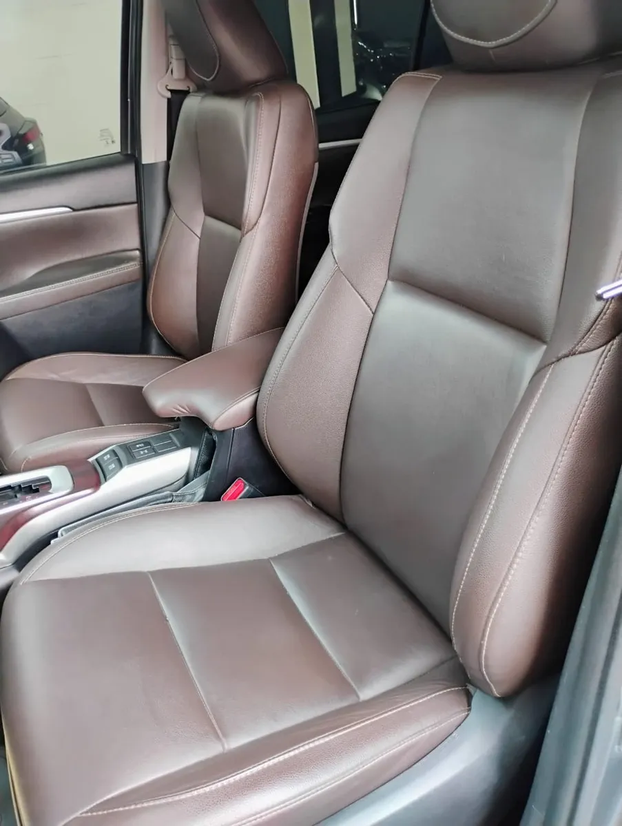 camioneta Toyota Fortuner 2021 gris9