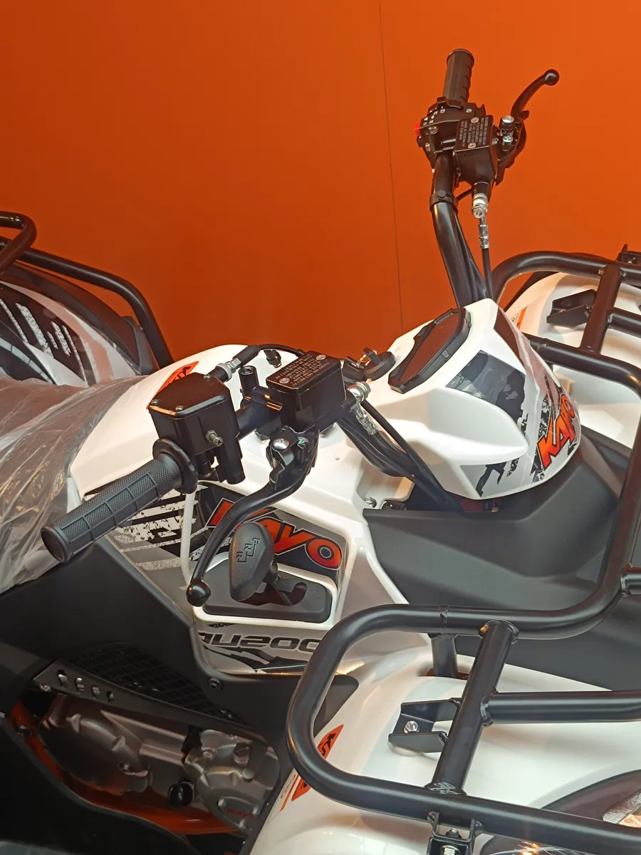 Kayo AU 200 2025 Blanco Caracas