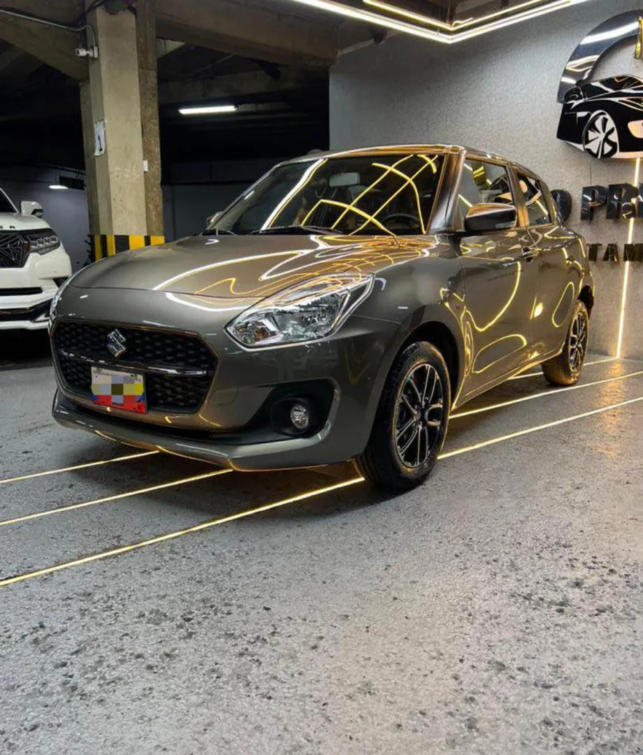 Suzuki 2024 Gris Caracas