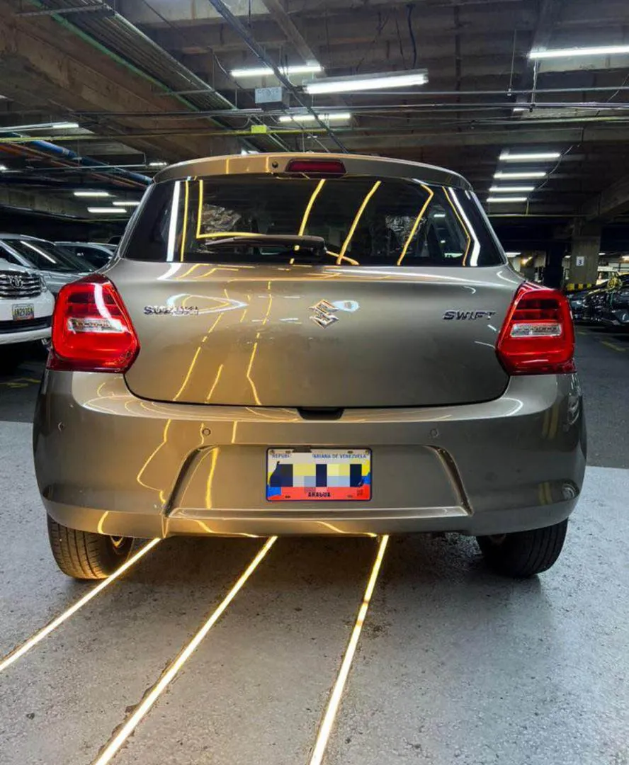 Suzuki 2024 Gris Caracas