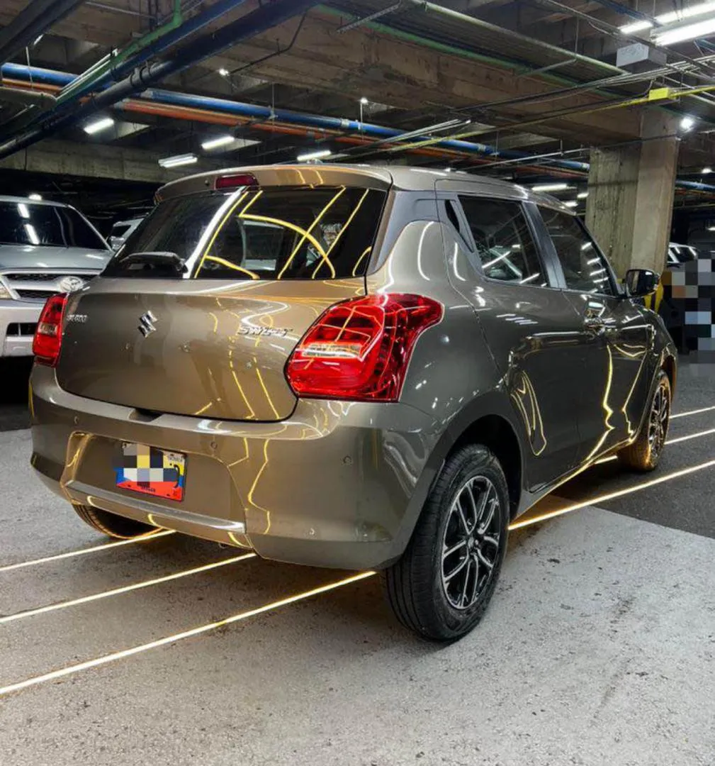 Suzuki 2024 Gris Caracas