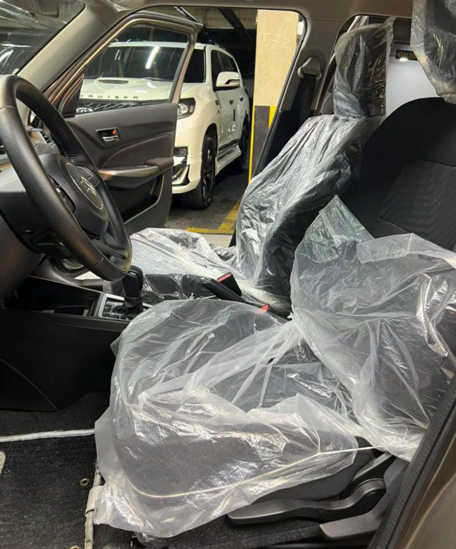 Suzuki 2024 Gris Caracas