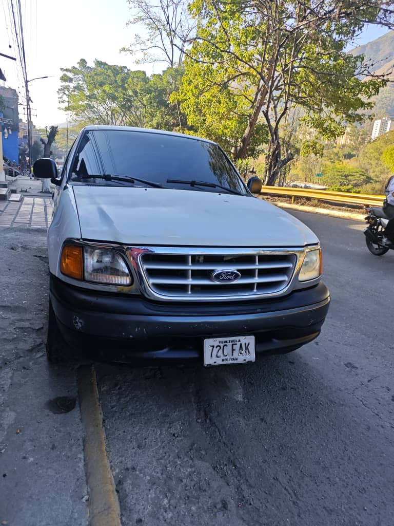 Ford F-150 2005 Blanco Caracas