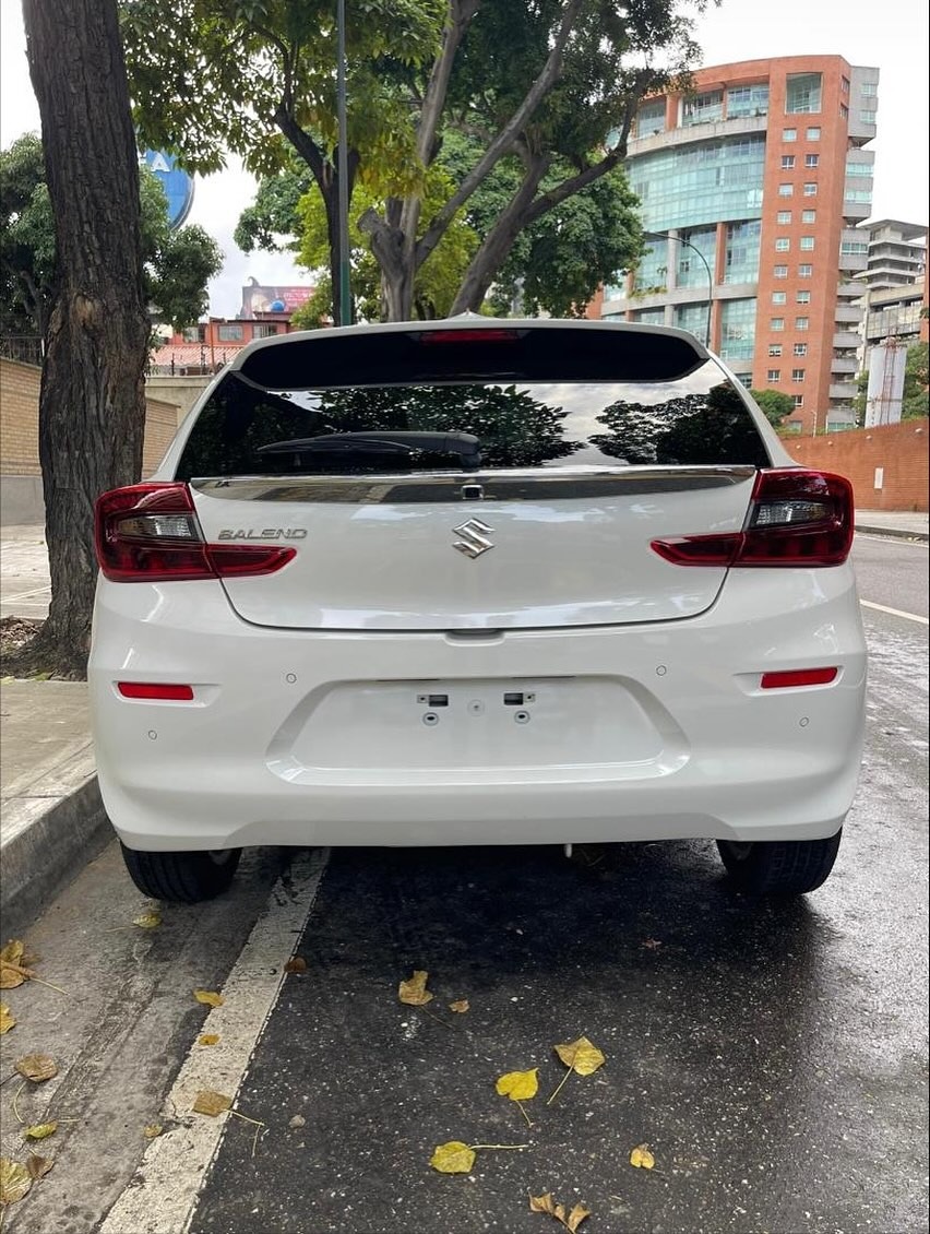 Suzuki Baleno 2025 Blanco Caracas