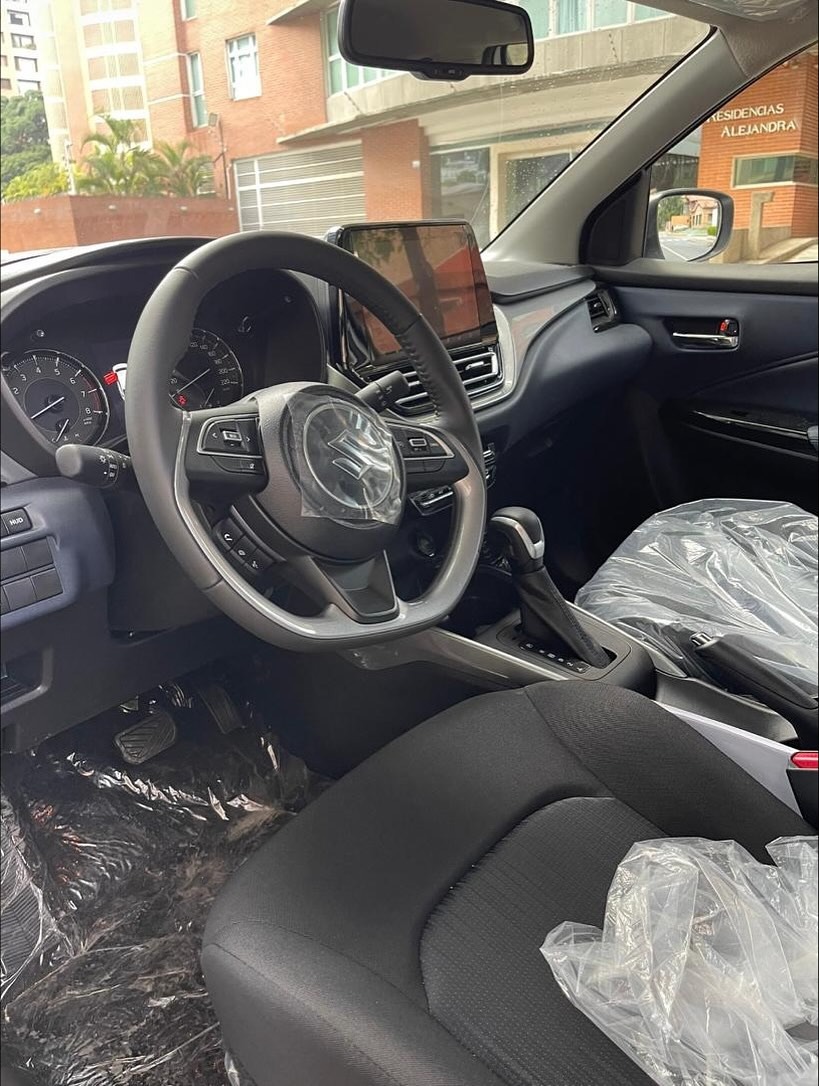 Suzuki Baleno 2025 Blanco Caracas