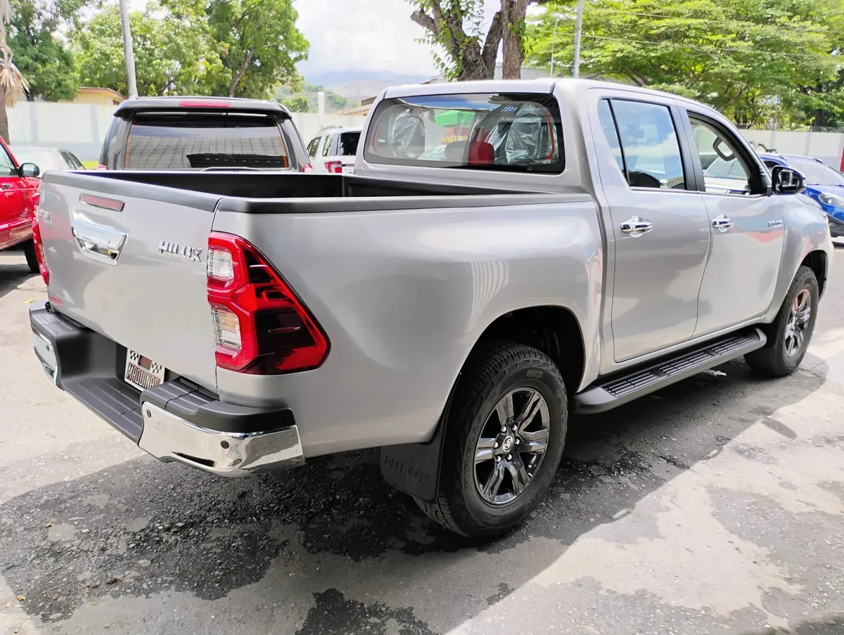 Toyota Hilux 2025 Gris Maracay