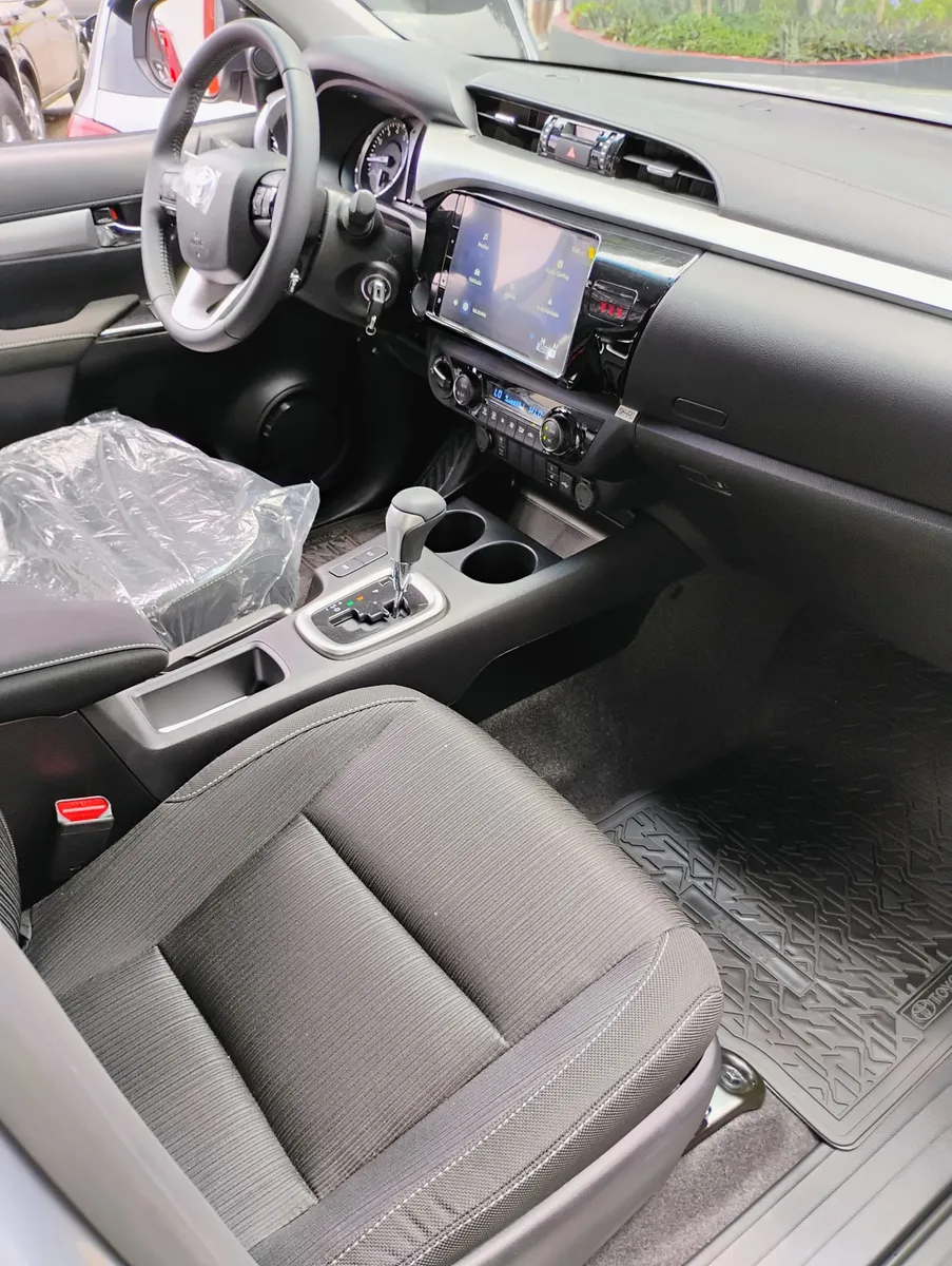 Toyota Hilux 2025 Gris Maracay