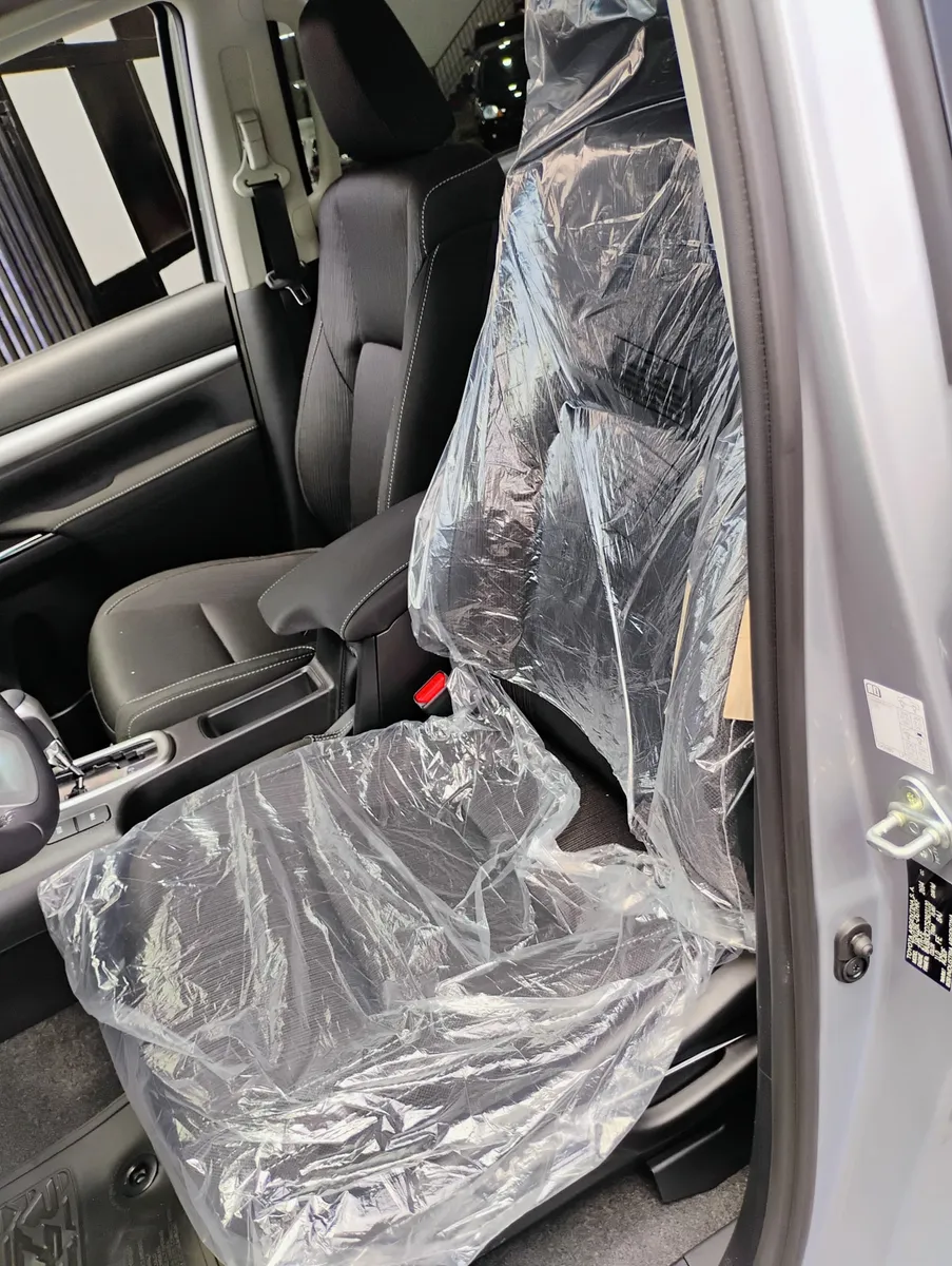pick up Toyota Hilux 2025 gris8