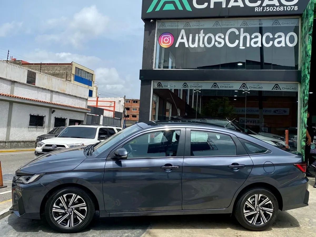 Toyota Yaris E 2025 Azul Caracas