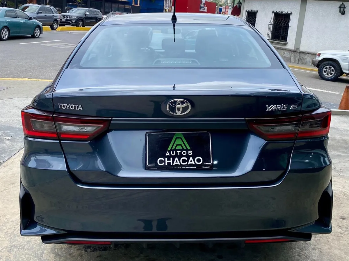 Toyota Yaris E 2025 Azul Caracas