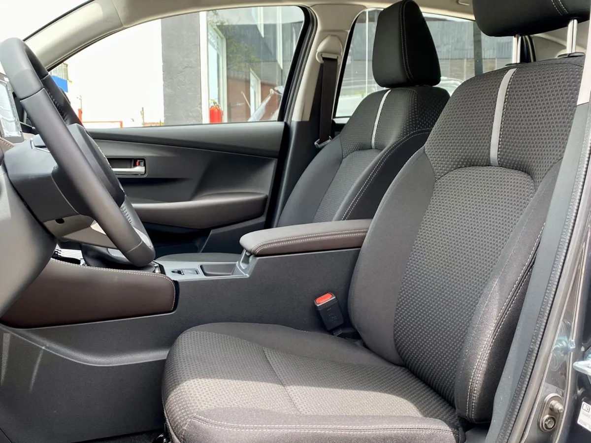 Toyota Yaris E 2025 Azul Caracas