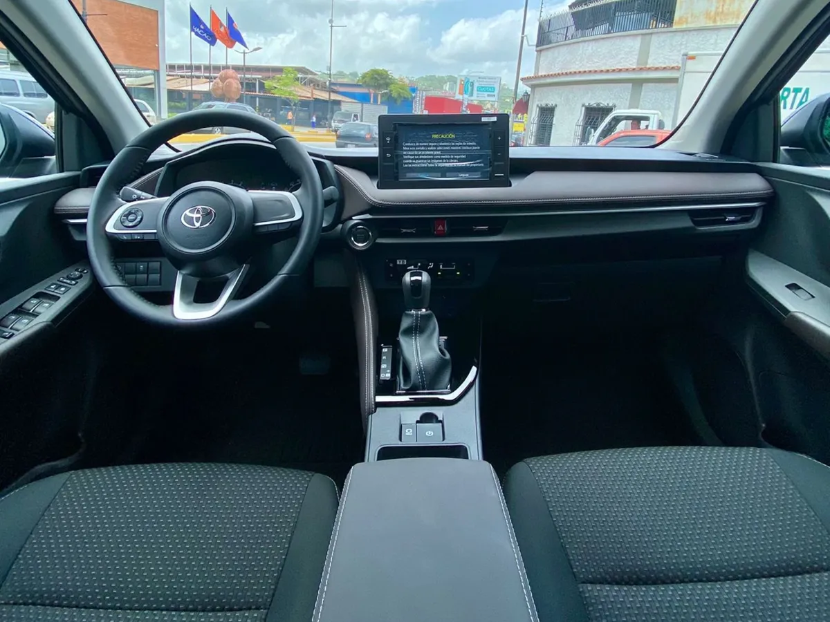 Toyota Yaris E 2025 Azul Caracas
