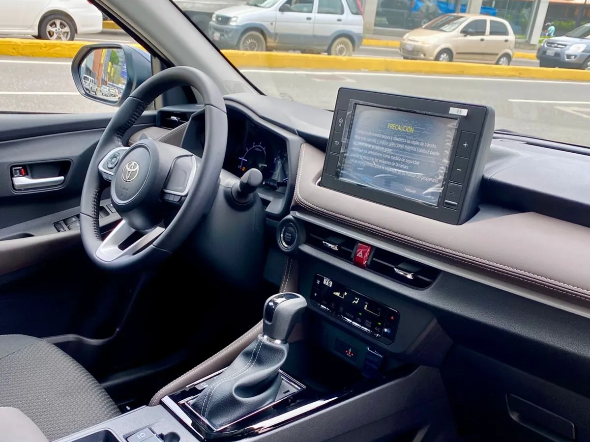 Toyota Yaris E 2025 Azul Caracas