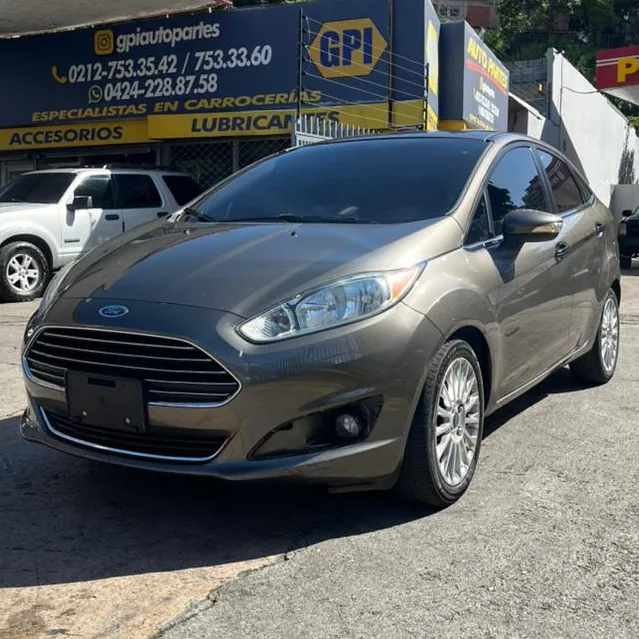 Ford Fiesta Titanium 2015 Gris Caracas