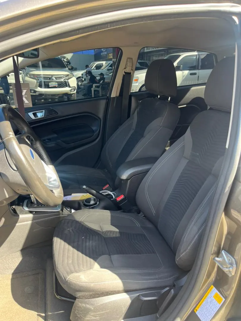 Ford Fiesta Titanium 2015 Gris Caracas