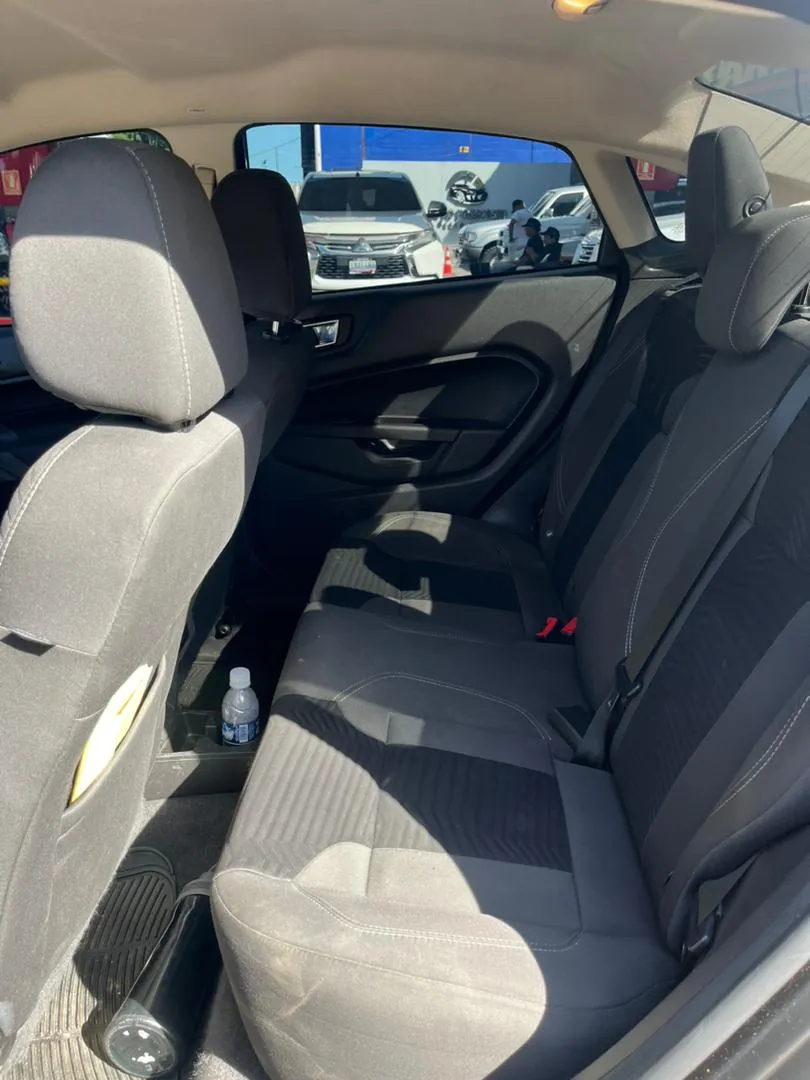 Ford Fiesta Titanium 2015 Gris Caracas