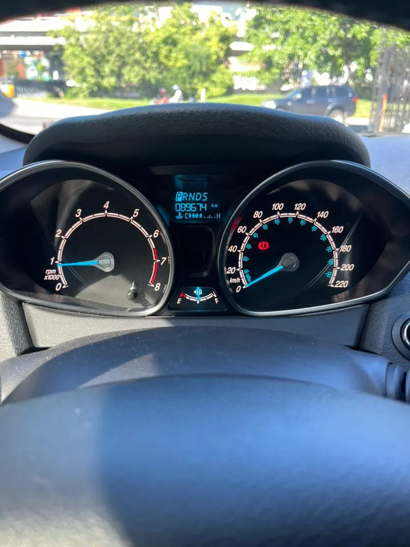 sedan Ford Fiesta Titanium 2015 gris7