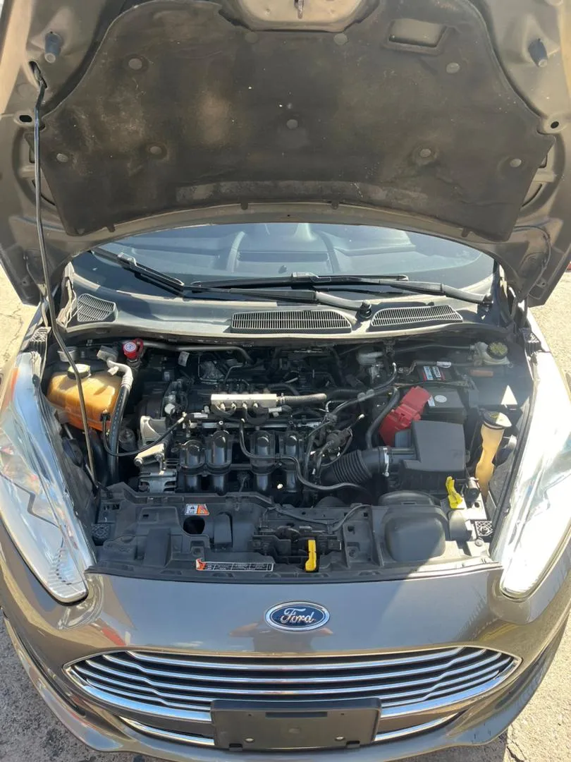 sedan Ford Fiesta Titanium 2015 gris8