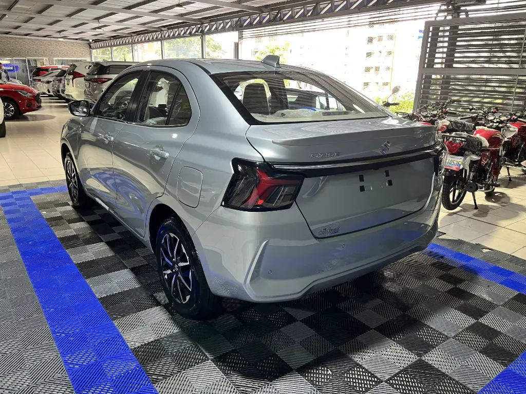 Suzuki Dzire 2025 Plateado Caracas