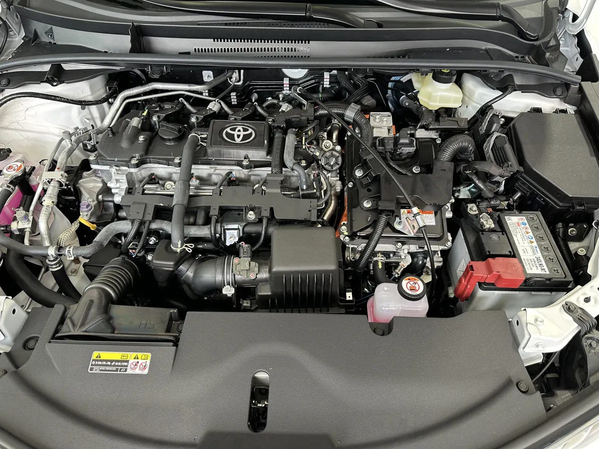 sedan Toyota Corolla HEV 2025 blanco13