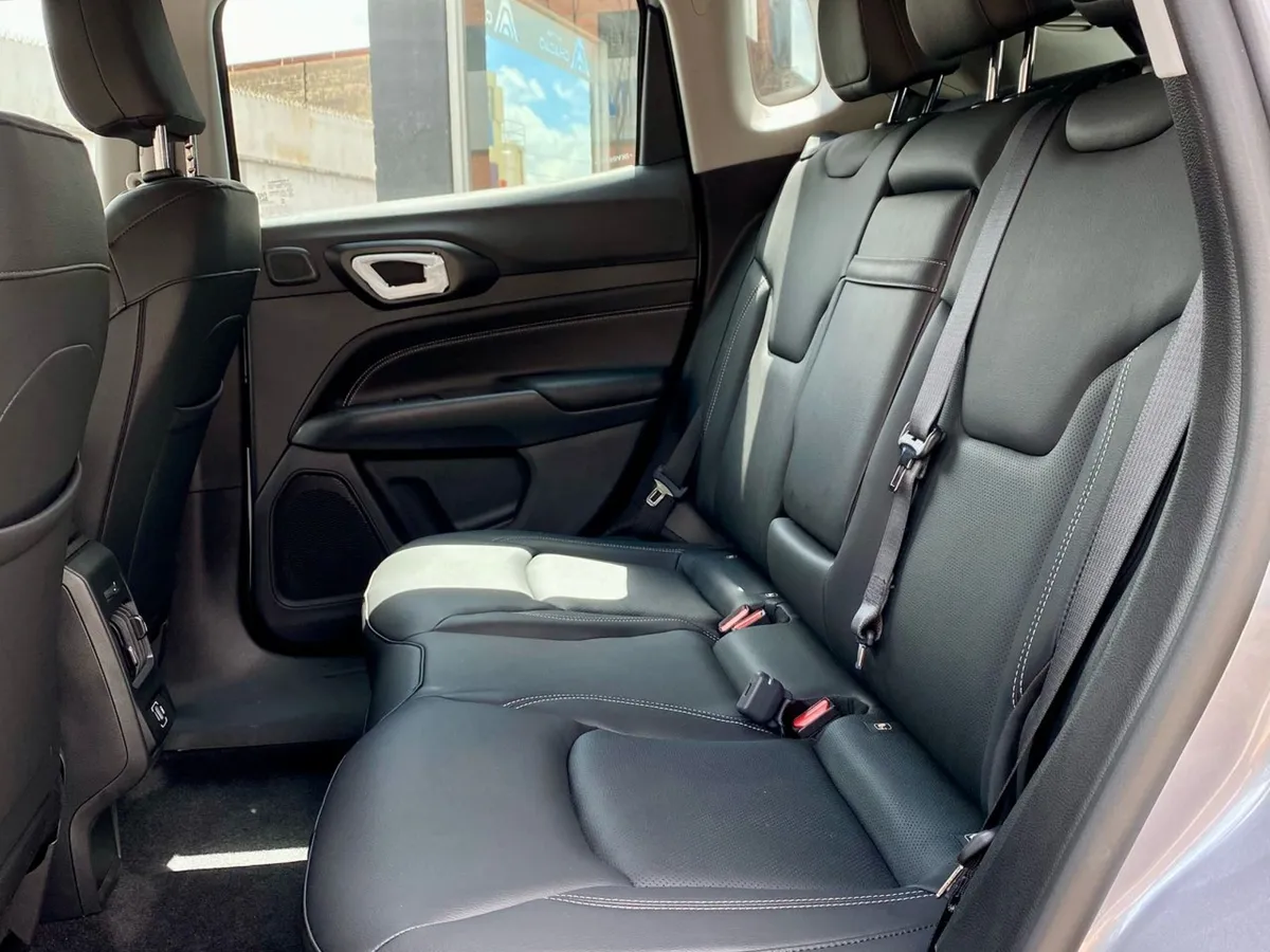 suv 2025 Jeep Compass plateado7