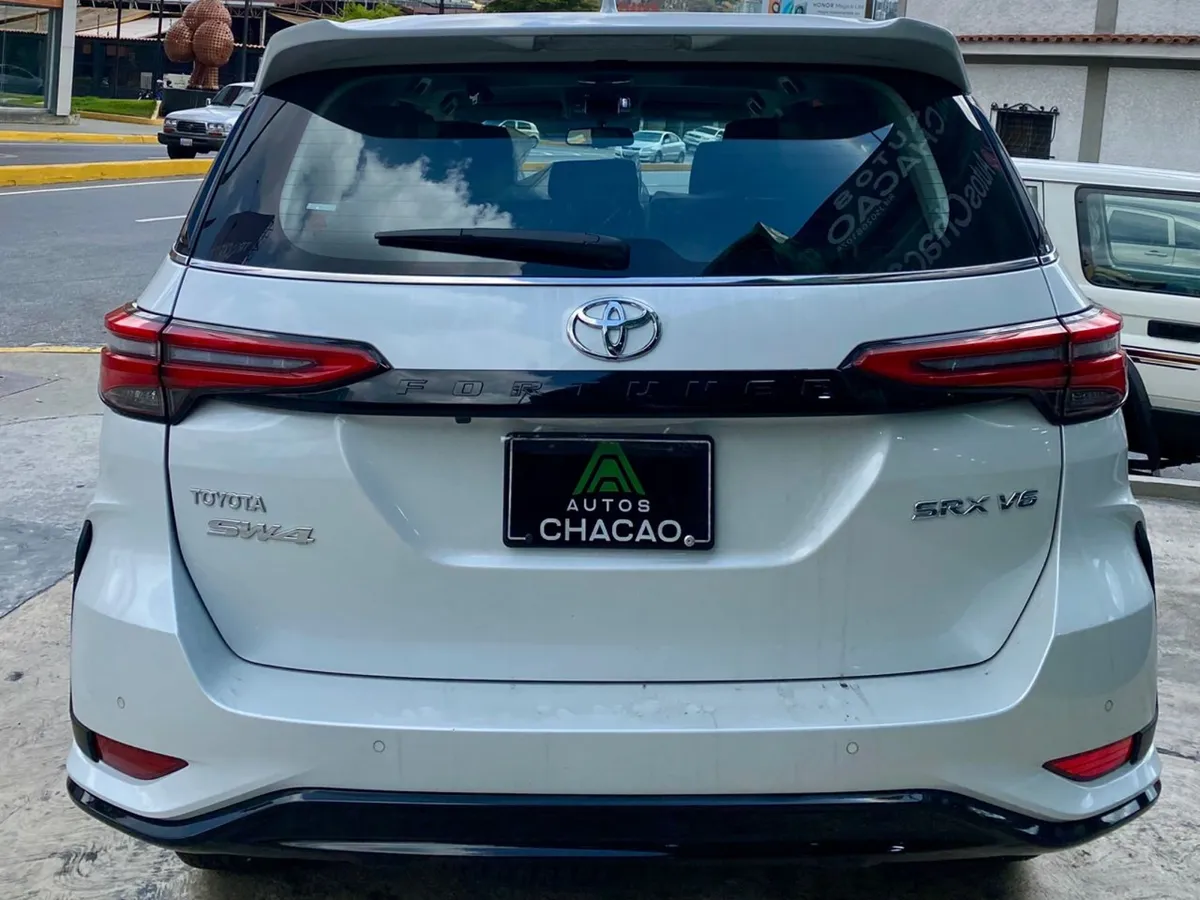 Toyota Fortuner SW4 SRX 2025 Blanco Caracas