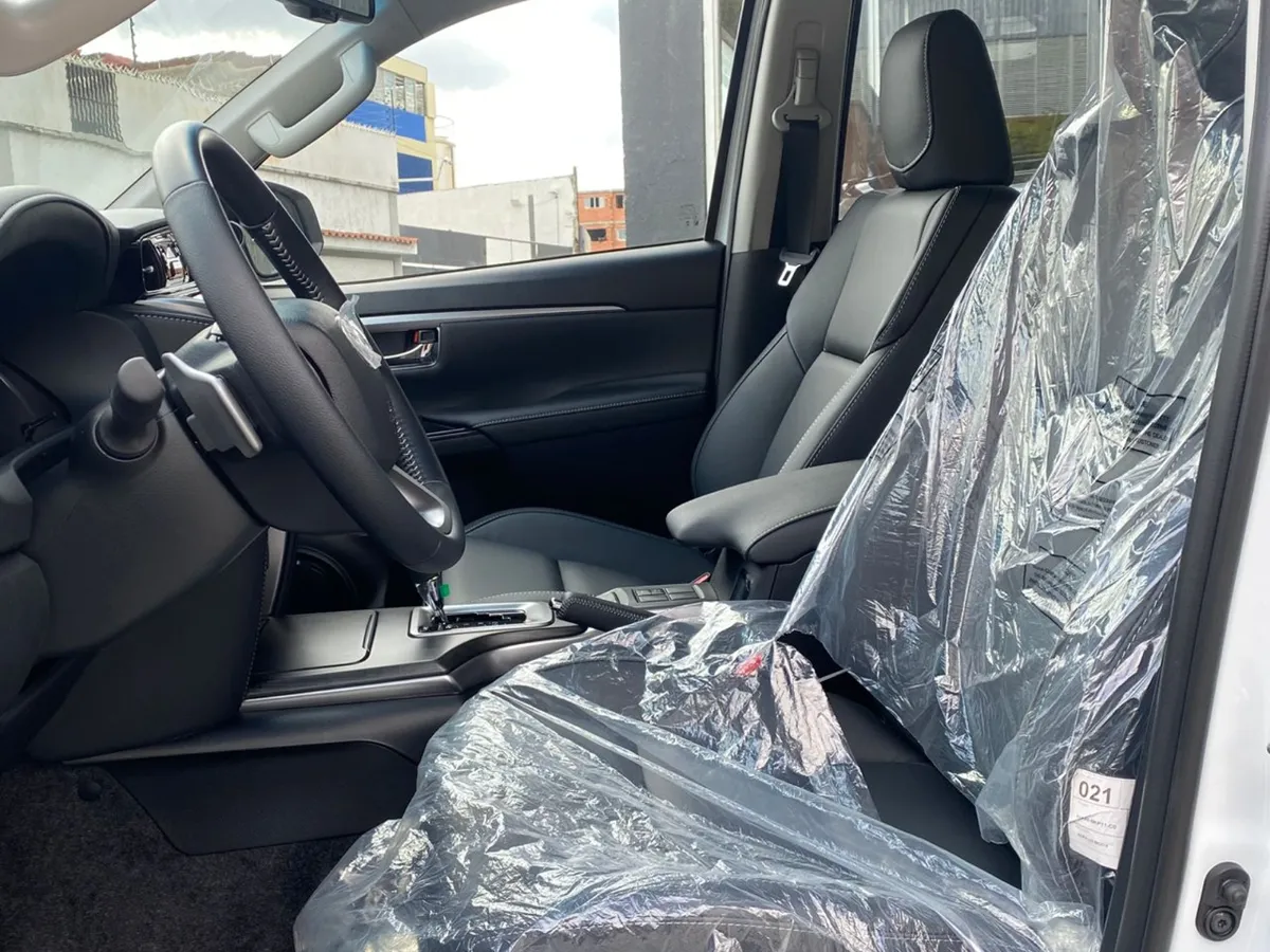 Toyota Fortuner SW4 SRX 2025 Blanco Caracas