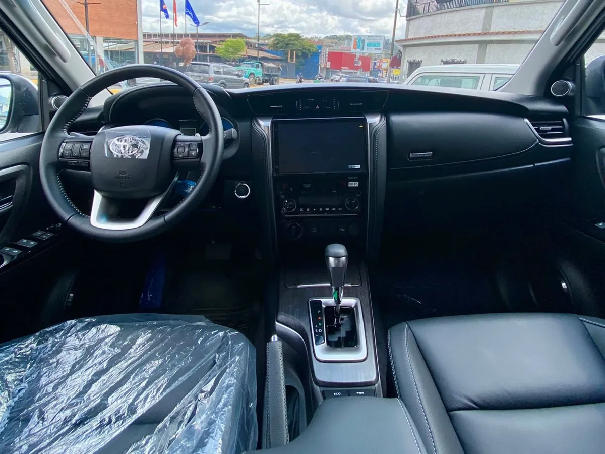 Toyota Fortuner SW4 SRX 2025 Blanco Caracas
