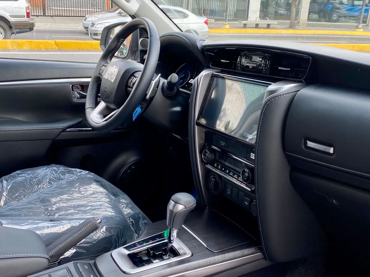 Toyota Fortuner SW4 SRX 2025 Blanco Caracas