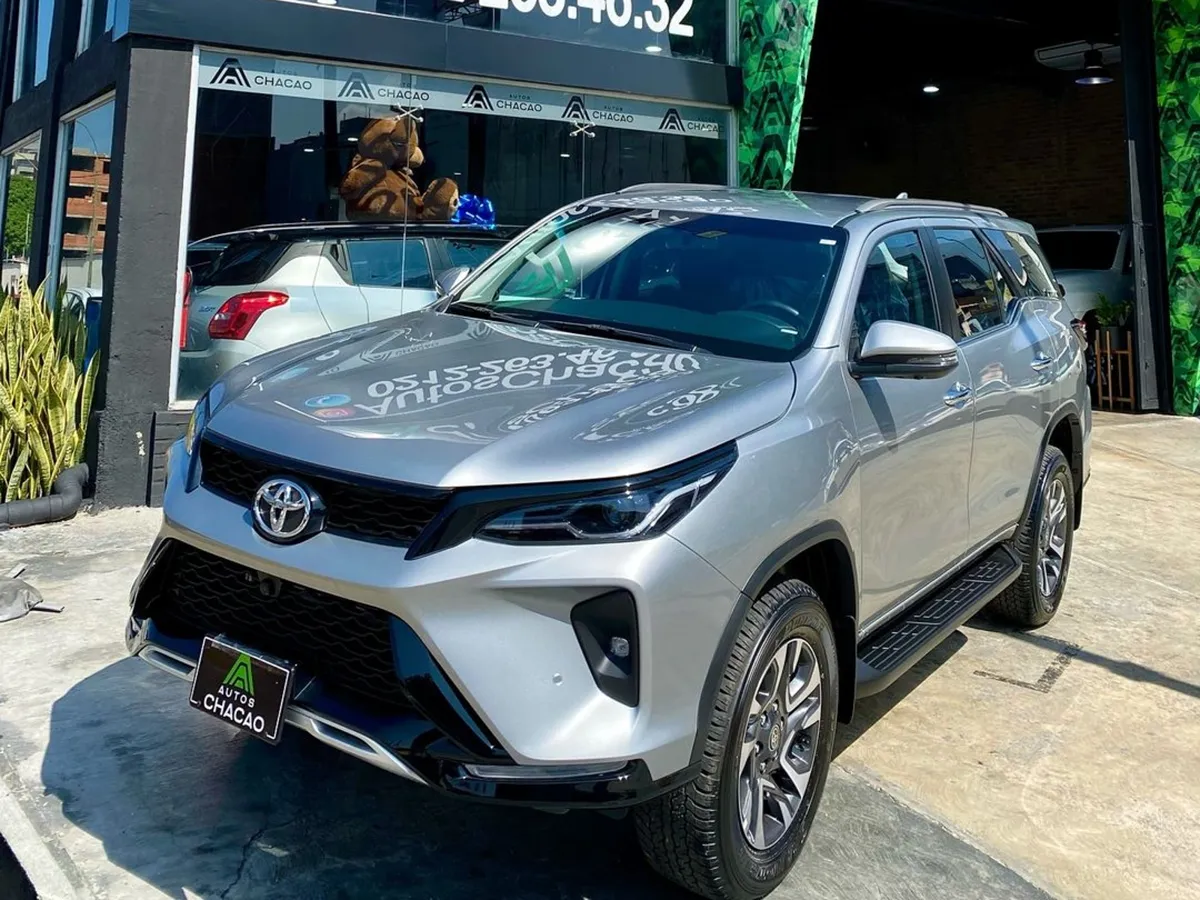 Toyota Fortuner SW4 SRX 2025 Plateado Caracas
