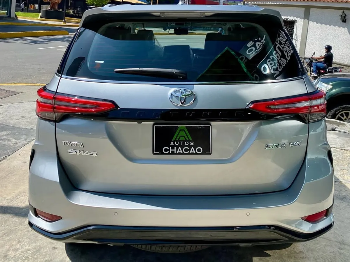 Toyota Fortuner SW4 SRX 2025 Plateado Caracas