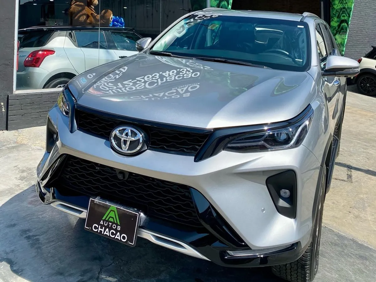 Toyota Fortuner SW4 SRX 2025 Plateado Caracas