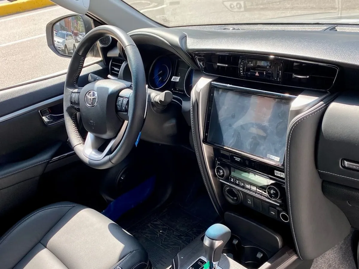 Toyota Fortuner SW4 SRX 2025 Plateado Caracas