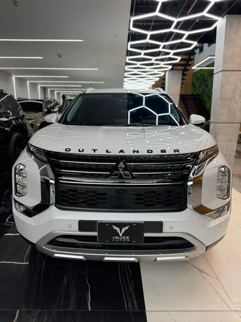 Mitsubishi Outlander 2025 Blanco Caracas