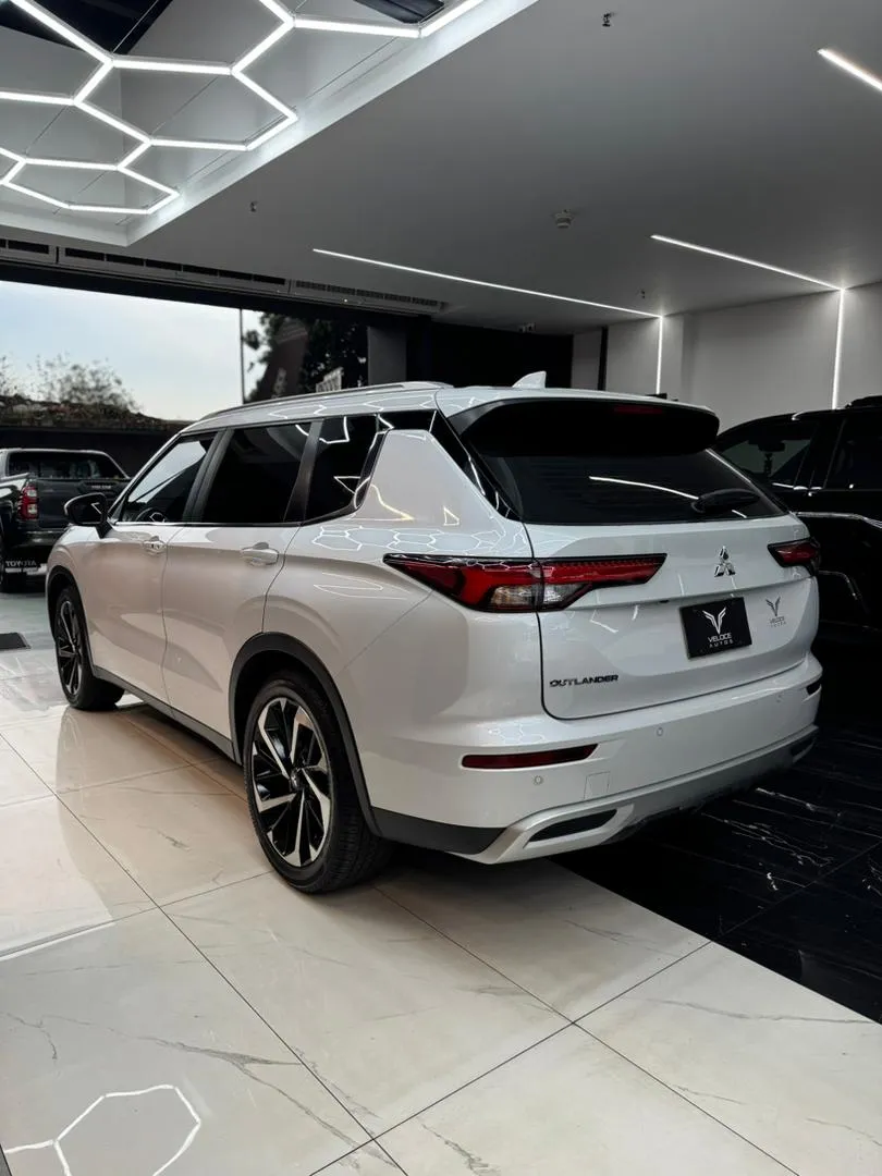 Mitsubishi Outlander 2025 Blanco Caracas