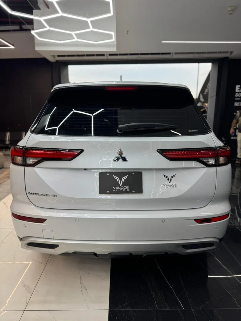 Mitsubishi Outlander 2025 Blanco Caracas