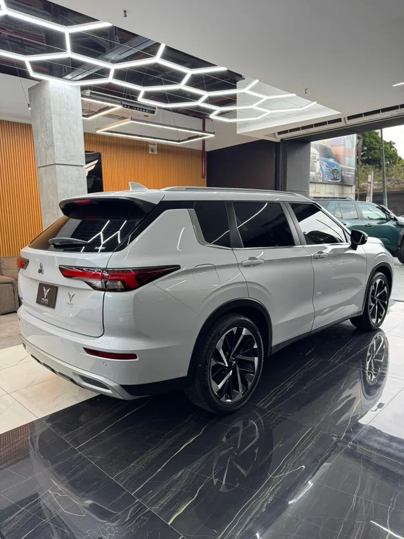 Mitsubishi Outlander 2025 Blanco Caracas