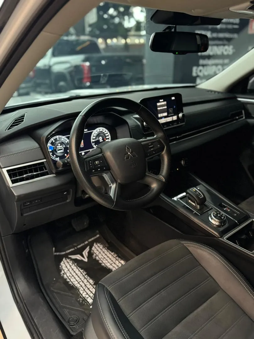 suv Mitsubishi Outlander 2025 blanco5